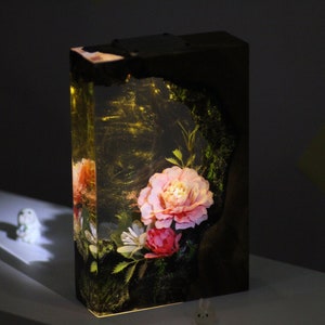 Flower resin lamp, Wood Epoxy Table Lamp, Resin Lamp, Flower lamp