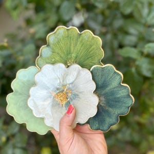 Green flower coasters, handmade epoxy resin coasters with gold accents, resin coaster set, gifts for home with custom colors