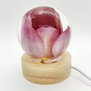 Real Tulip Resin Night Light, Handmade Flower Lamp with Wooden Base, Preserved Floral Globe, Romantic Gift, Botanical Home Decor